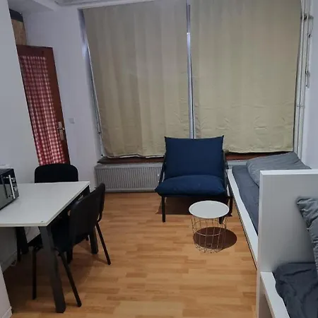 Homestay Schickes Moebliertes Privatzimmer Zentral *