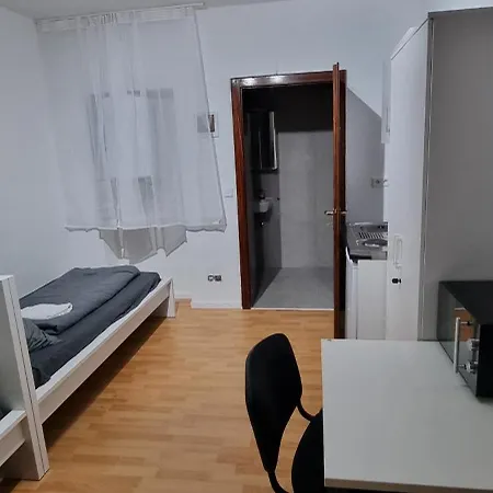 Homestay Schickes Moebliertes Privatzimmer Zentral